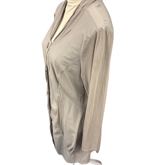 Chic Gray Button-Up Jacket - Picture 4 of 7